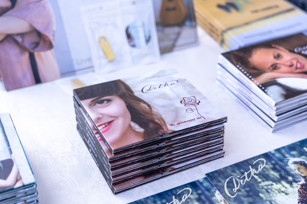 ! POSEBNA PONUDBA ! CD NE SPREMINJAJ ME + album NE SPREMINJAJ ME V DIGITALNI OBLIKI -GRATIS